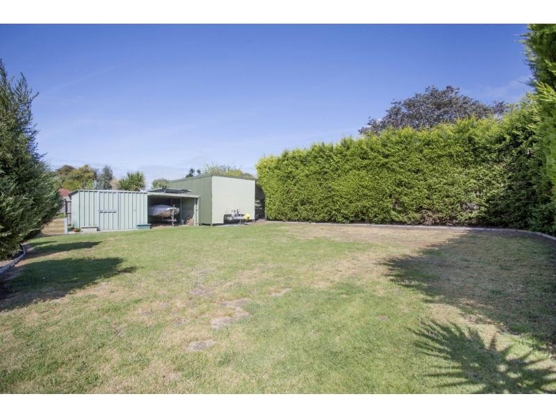 2 Swallows Close, Mornington VIC 3931