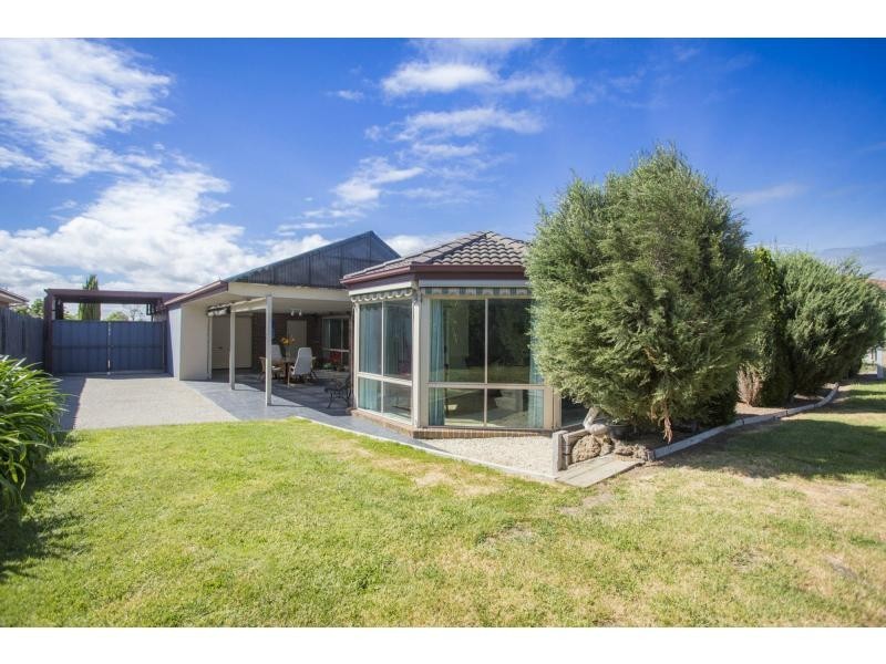 2 Swallows Close, Mornington VIC 3931