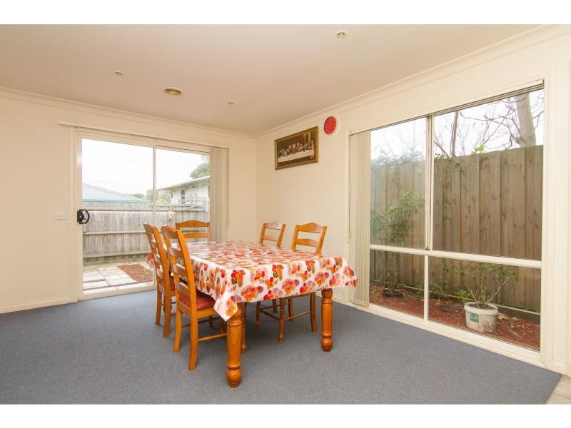 2/40 Frome Avenue, Frankston VIC 3199