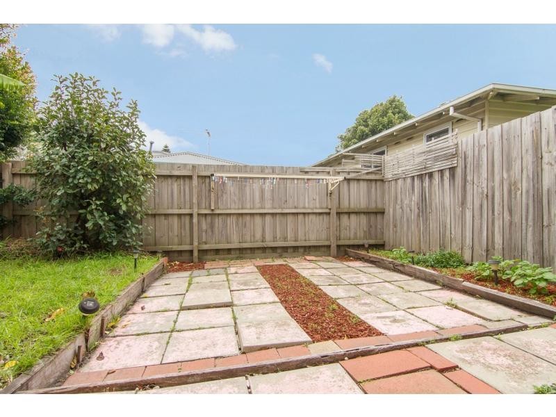 2/40 Frome Avenue, Frankston VIC 3199