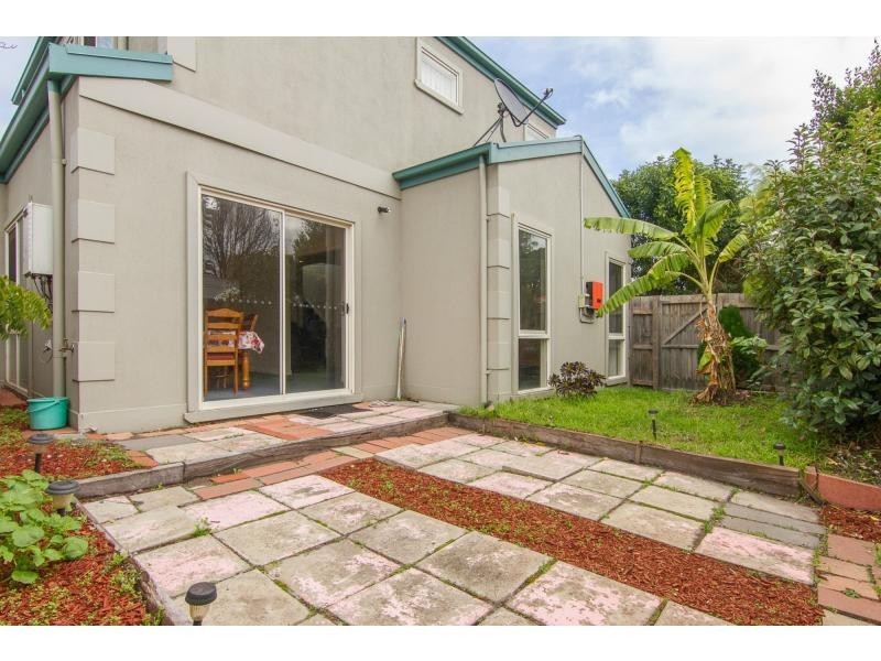 2/40 Frome Avenue, Frankston VIC 3199