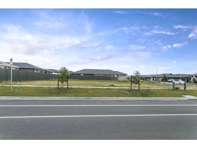 1 Zeus Avenue, Cranbourne West VIC 3977