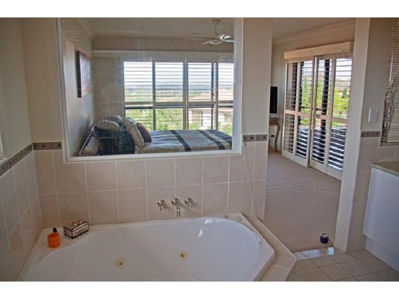 73 Armstrong Way, Highland Park QLD 4211