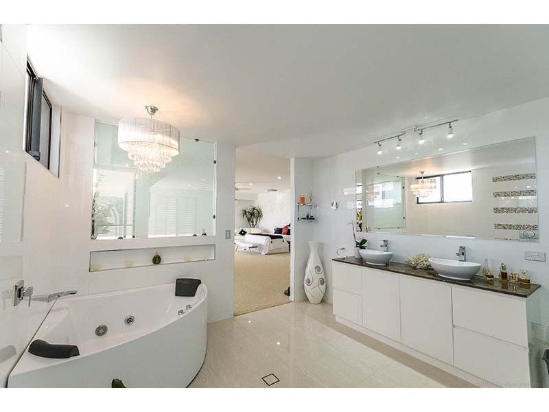 Broadbeach Waters QLD 4218