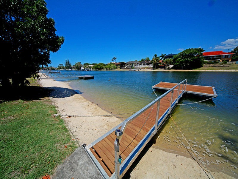 7 GRETEL Drive, Mermaid Waters QLD 4218