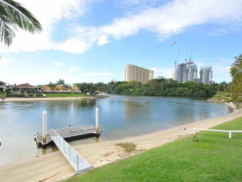 Duplex 3/23 Hooker Boulevard, Broadbeach Waters QLD 4218