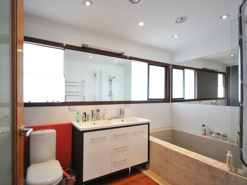 Duplex 3/23 Hooker Boulevard, Broadbeach Waters QLD 4218