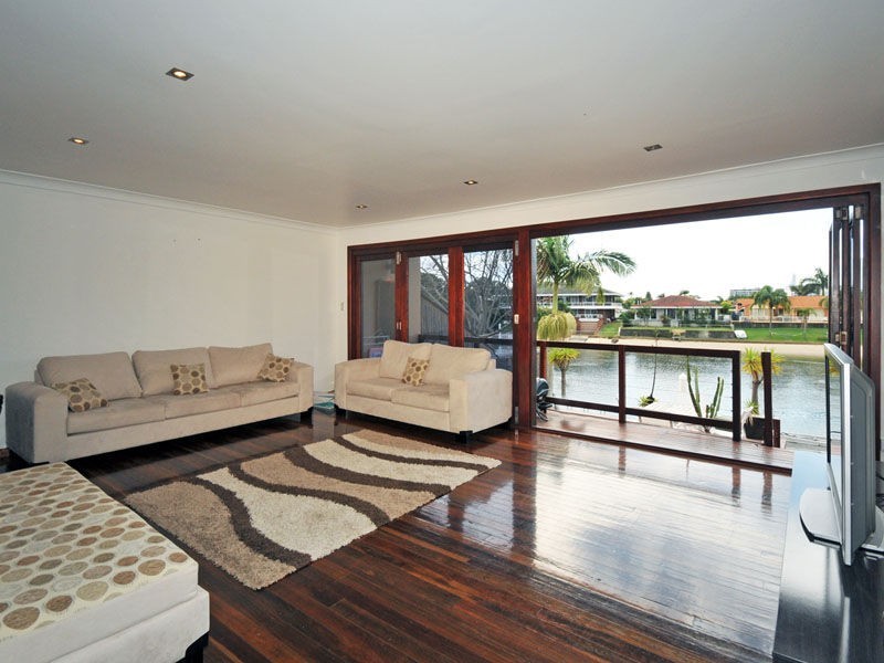Duplex 3/23 Hooker Boulevard, Broadbeach Waters QLD 4218