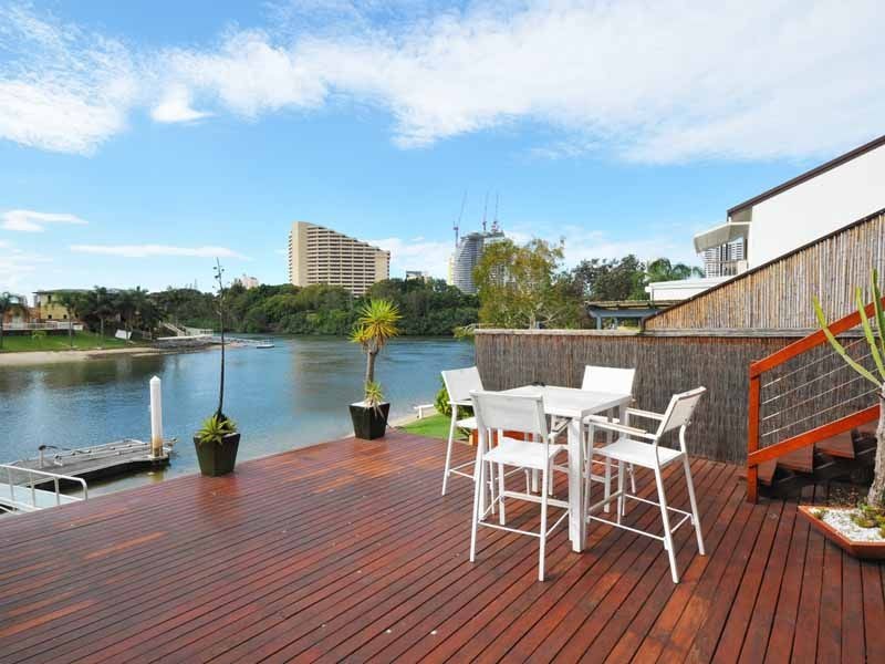 Duplex 3/23 Hooker Boulevard, Broadbeach Waters QLD 4218