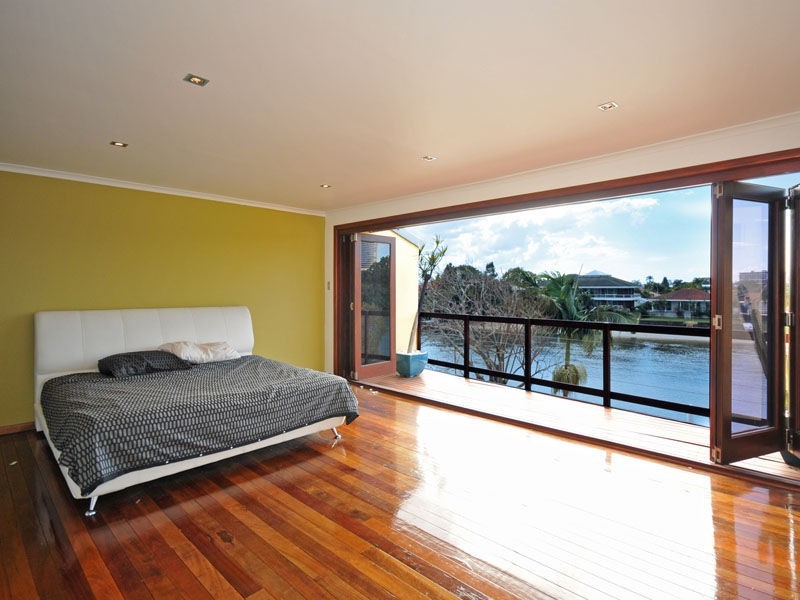 Duplex 3/23 Hooker Boulevard, Broadbeach Waters QLD 4218