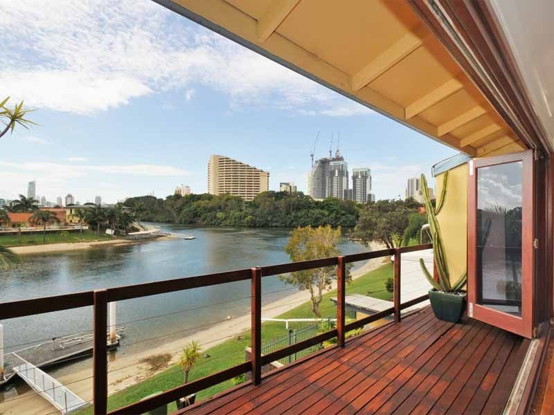 Duplex 3/23 Hooker Boulevard, Broadbeach Waters QLD 4218
