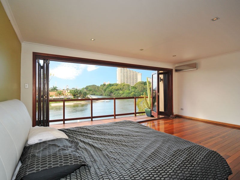 Duplex 3/23 Hooker Boulevard, Broadbeach Waters QLD 4218