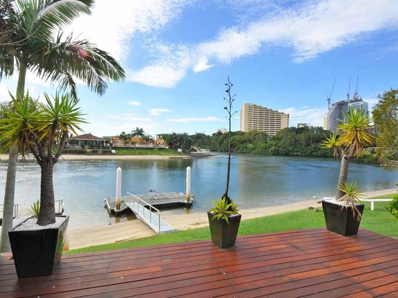 Duplex 3/23 Hooker Boulevard, Broadbeach Waters QLD 4218