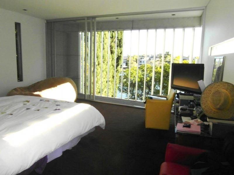 305 Monaco Street, Broadbeach Waters QLD 4218