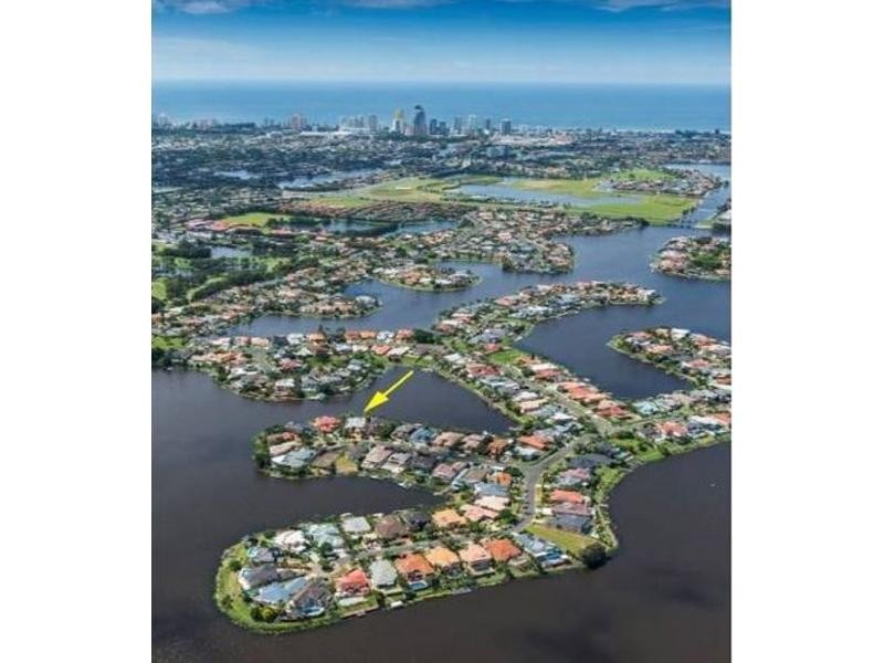 Clear Island Waters QLD 4226