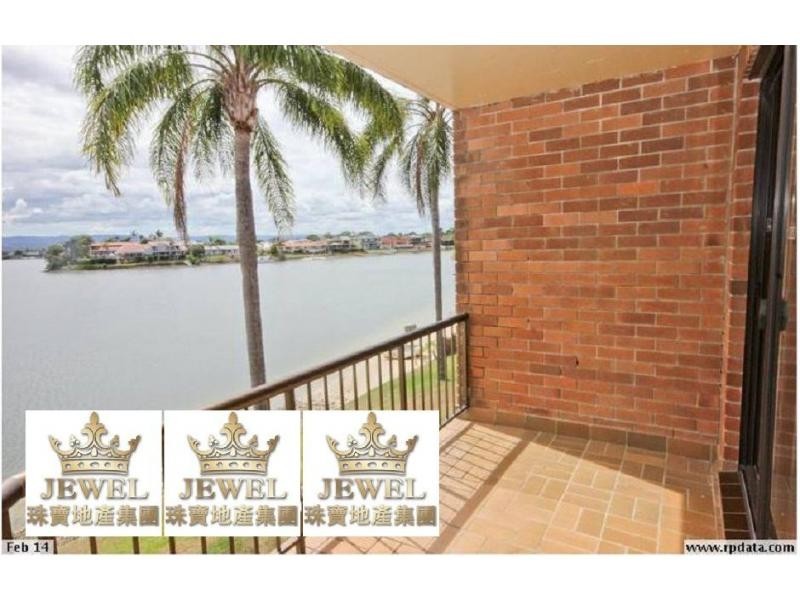 33 Duet Drive, Mermaid Waters QLD 4218