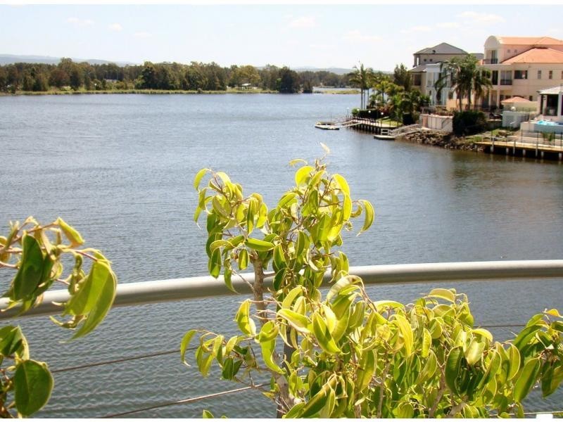 17 Staysail Crescent, Clear Island Waters QLD 4226