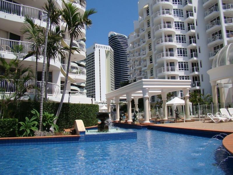 90 Surf Parade, Broadbeach QLD 4218