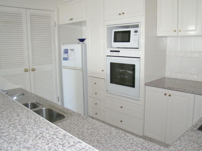 90 Surf Parade, Broadbeach QLD 4218