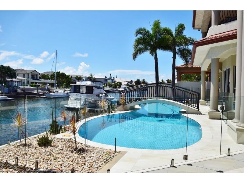 Sovereign Islands QLD 4216