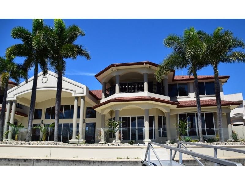 Sovereign Islands QLD 4216