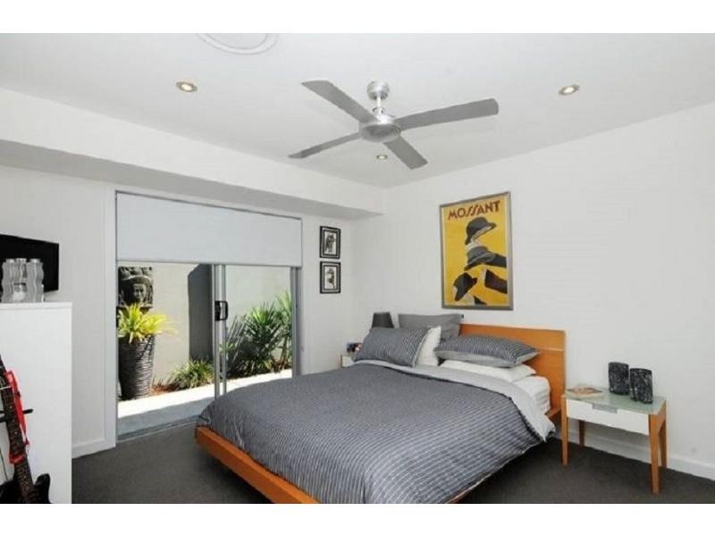 5 Kurrawa Avenue, Mermaid Waters QLD 4218