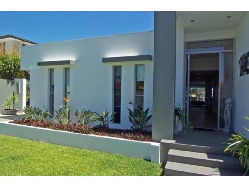 5 Kurrawa Avenue, Mermaid Waters QLD 4218