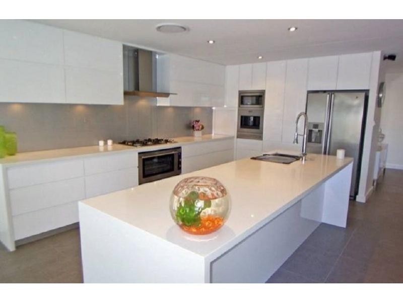 5 Kurrawa Avenue, Mermaid Waters QLD 4218