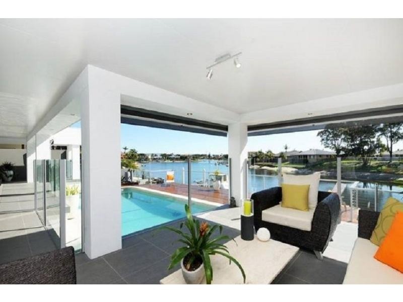 5 Kurrawa Avenue, Mermaid Waters QLD 4218