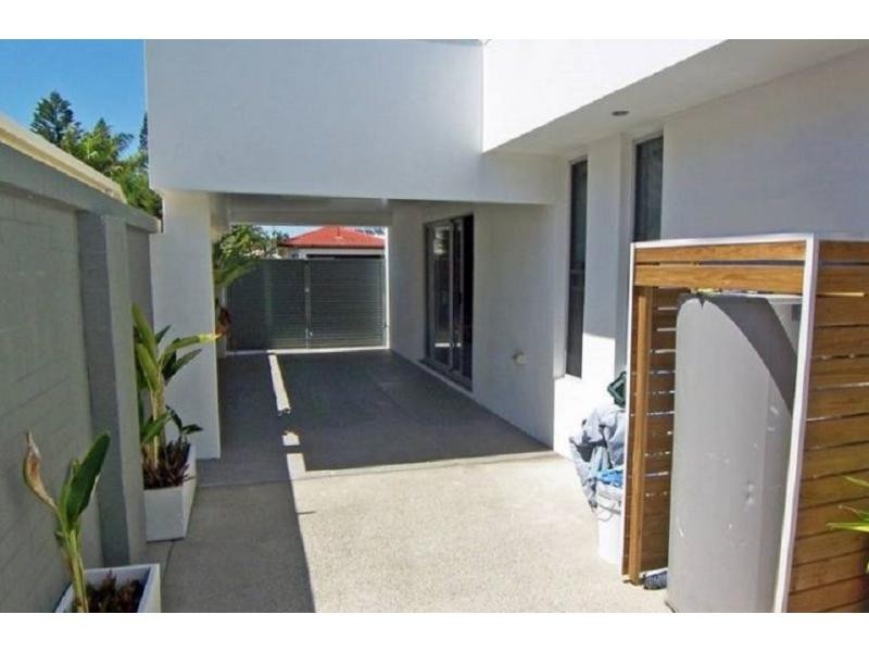 5 Kurrawa Avenue, Mermaid Waters QLD 4218