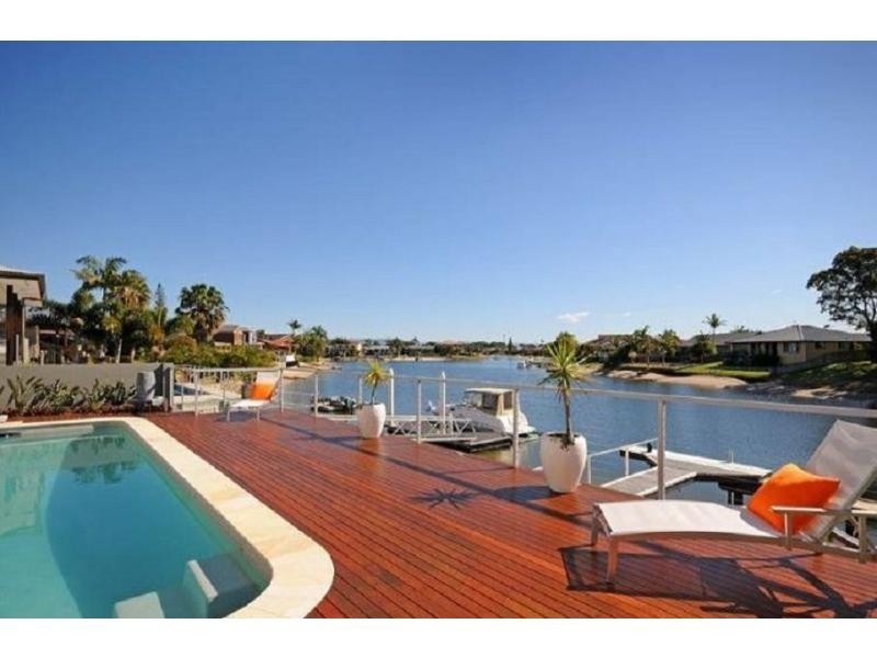 5 Kurrawa Avenue, Mermaid Waters QLD 4218