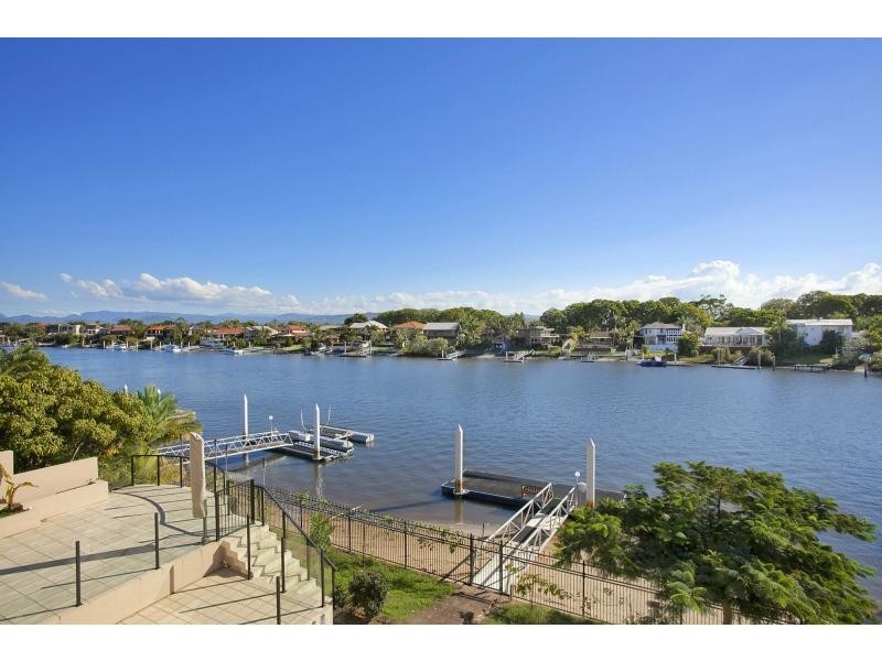 25 Sir Bruce Small Boulevard, Benowa QLD 4217