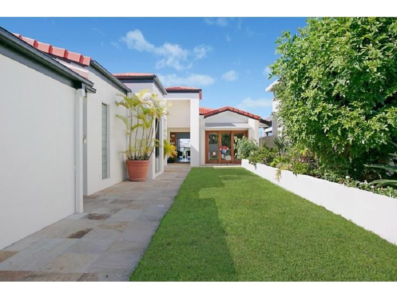 124 Amalfi Drive, Gold Coast, Isle Of Capri QLD 4217