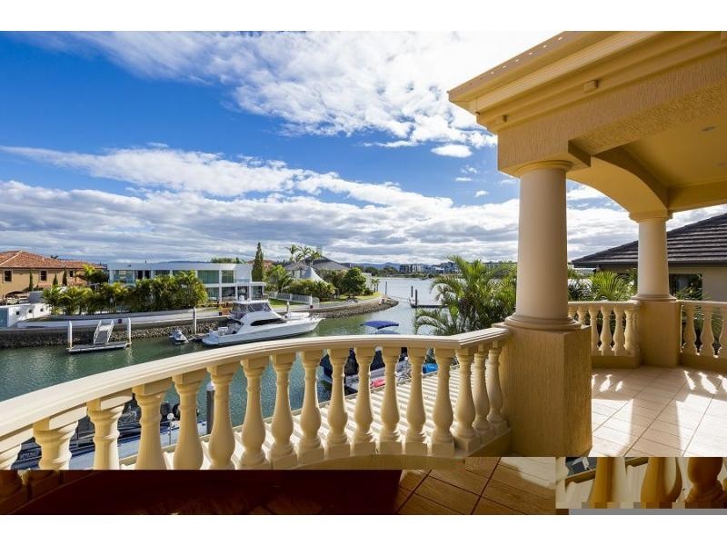 8 KING JAMES COURT, SOVEREIGN ISLAND, Sovereign Islands QLD 4216