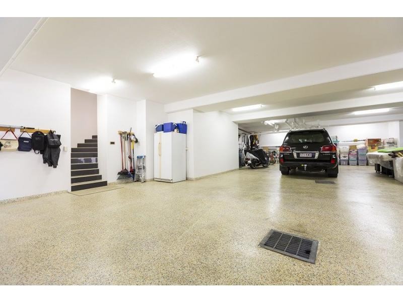8 KING JAMES COURT, SOVEREIGN ISLAND, Sovereign Islands QLD 4216
