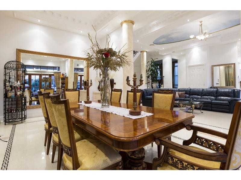 8 KING JAMES COURT, SOVEREIGN ISLAND, Sovereign Islands QLD 4216