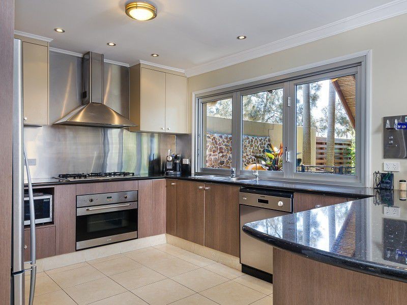 1 Monterey Court, Broadbeach Waters QLD 4218