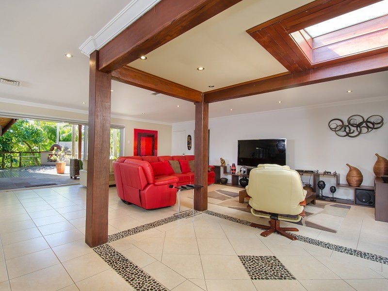 1 Monterey Court, Broadbeach Waters QLD 4218