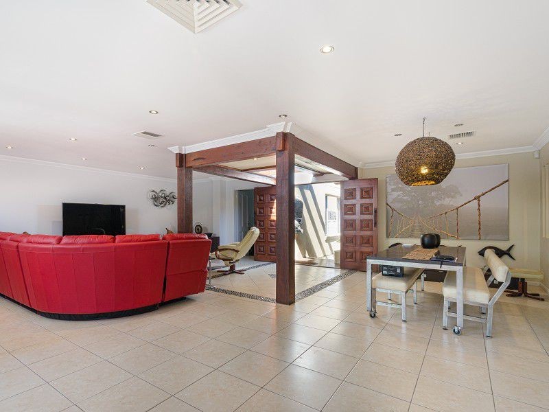1 Monterey Court, Broadbeach Waters QLD 4218