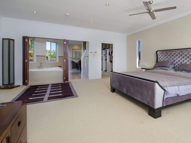 1 Monterey Court, Broadbeach Waters QLD 4218