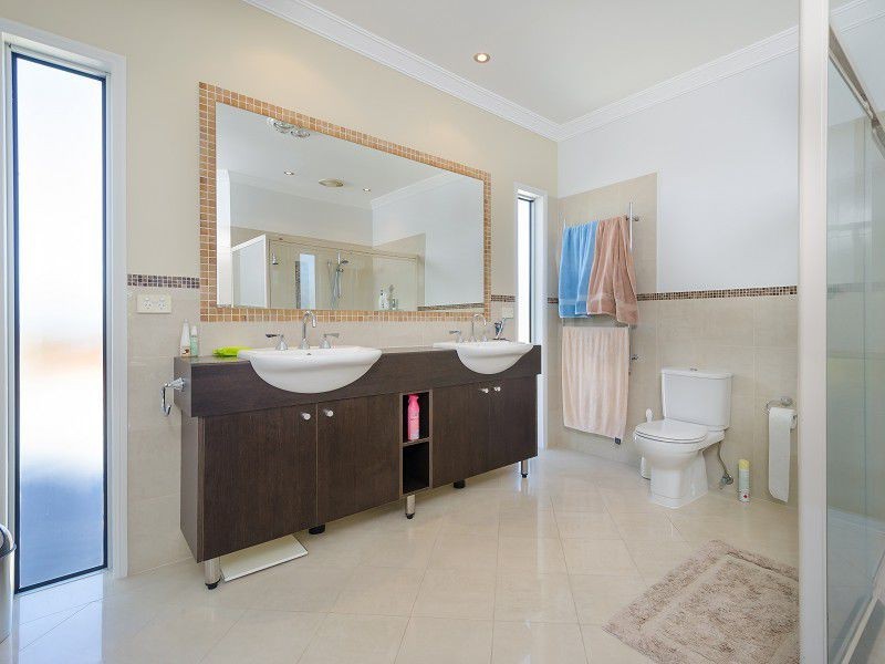 1 Monterey Court, Broadbeach Waters QLD 4218