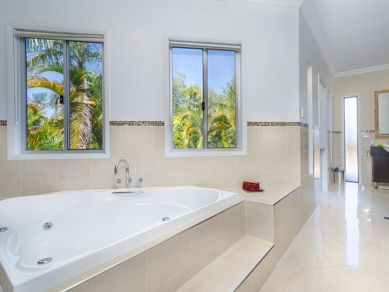 1 Monterey Court, Broadbeach Waters QLD 4218