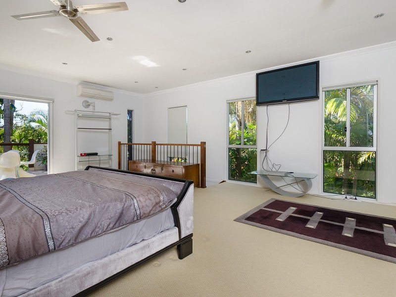 1 Monterey Court, Broadbeach Waters QLD 4218