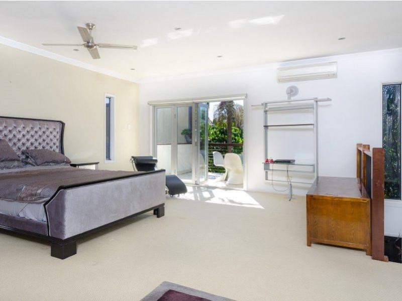 1 Monterey Court, Broadbeach Waters QLD 4218