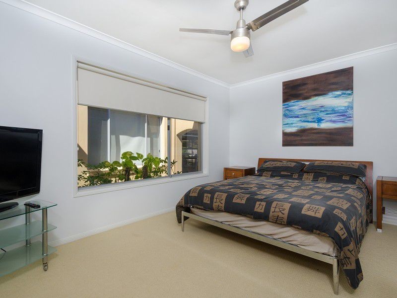 1 Monterey Court, Broadbeach Waters QLD 4218