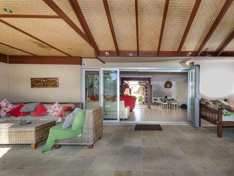 1 Monterey Court, Broadbeach Waters QLD 4218