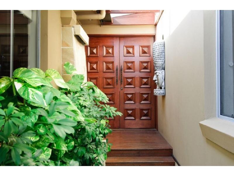 1 Monterey Court, Broadbeach Waters QLD 4218