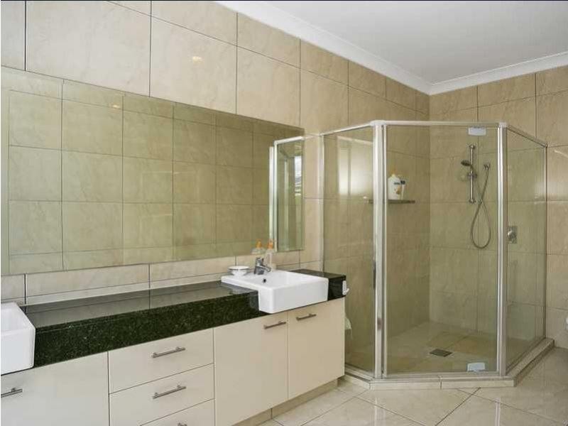 6 Cessnock Close, Mermaid Waters QLD 4218