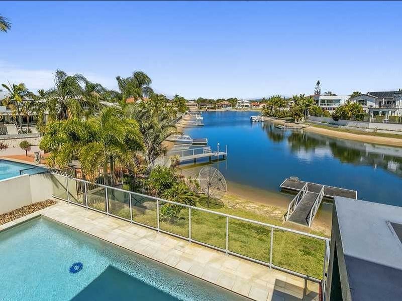 6 Cessnock Close, Mermaid Waters QLD 4218