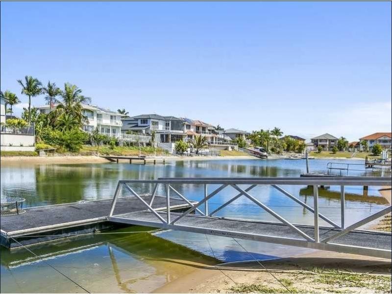 6 Cessnock Close, Mermaid Waters QLD 4218